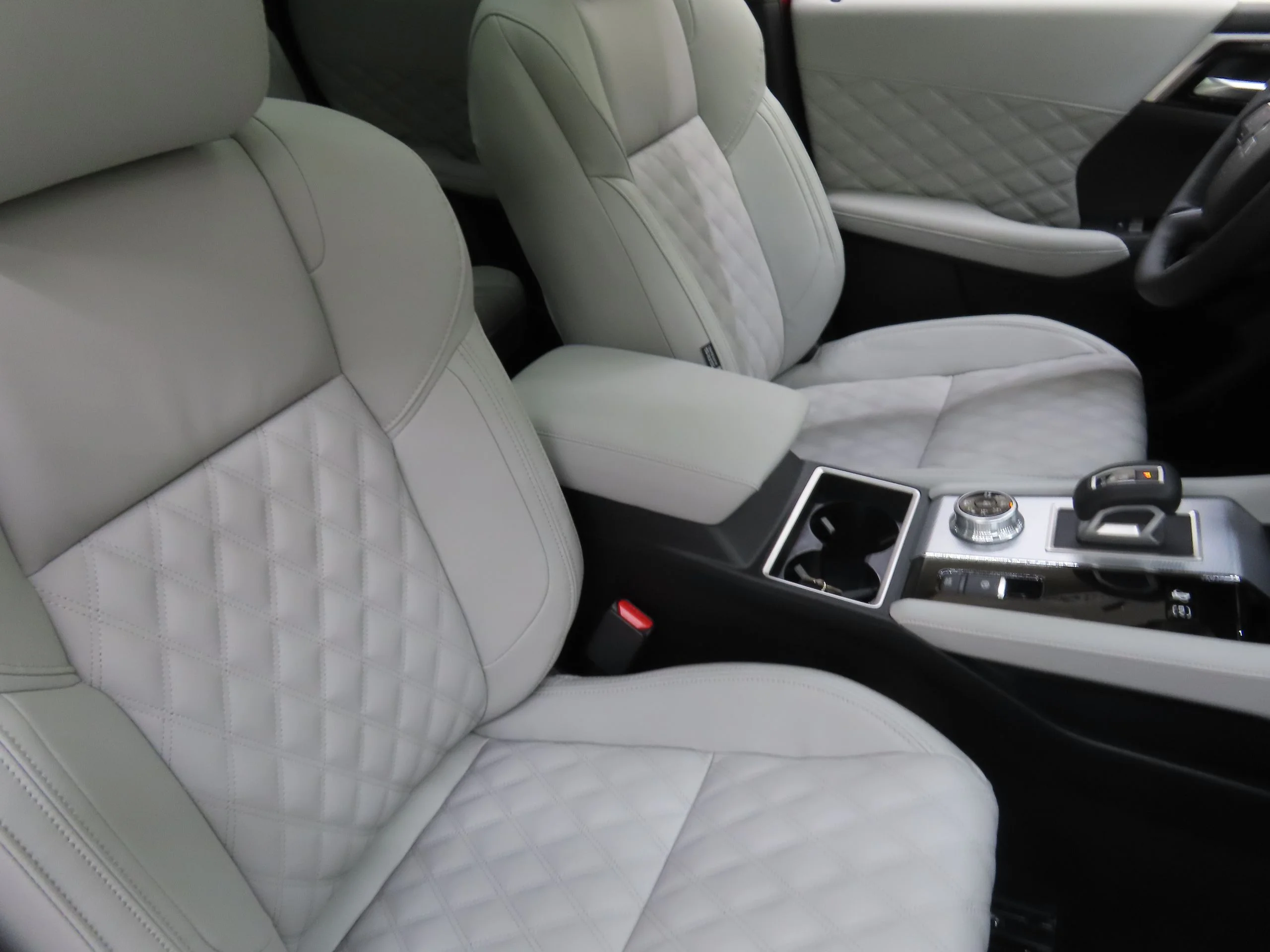 2025 Mitsubishi Outlander Plug-in Hybrid SEL - Photo 25