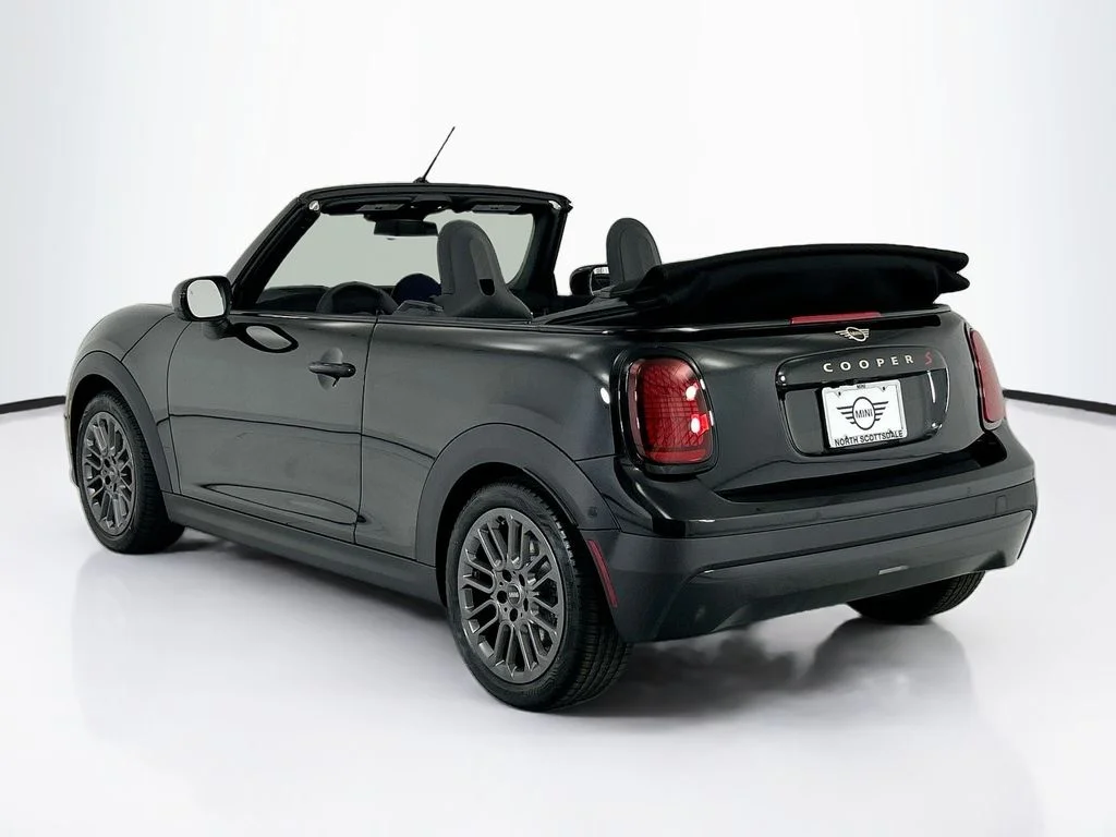 New 2026 Midnight Black II Metallic MINI Signature Plus image 7