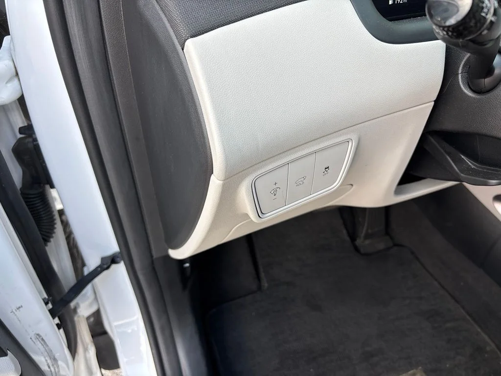 Used 2023 White Pearl Hyundai Limited image 26