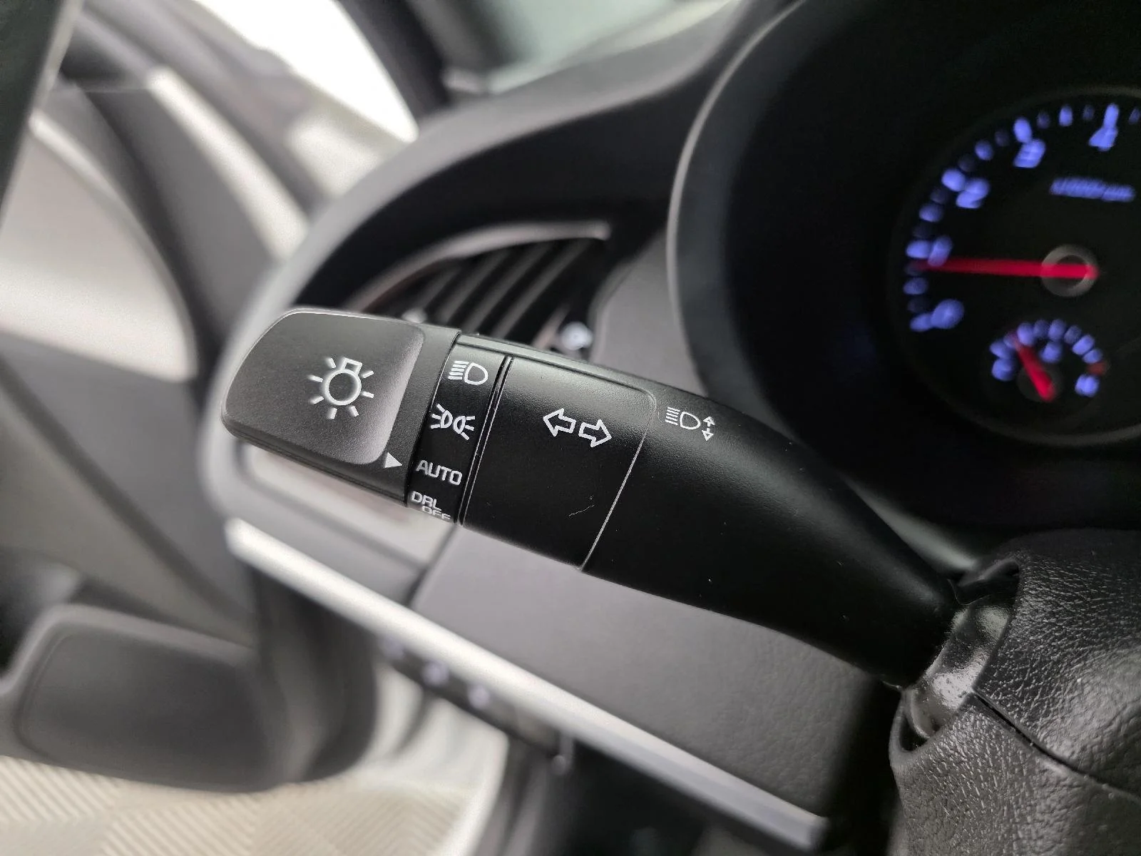 Used 2019 Snow White Pearl Kia GT image 32