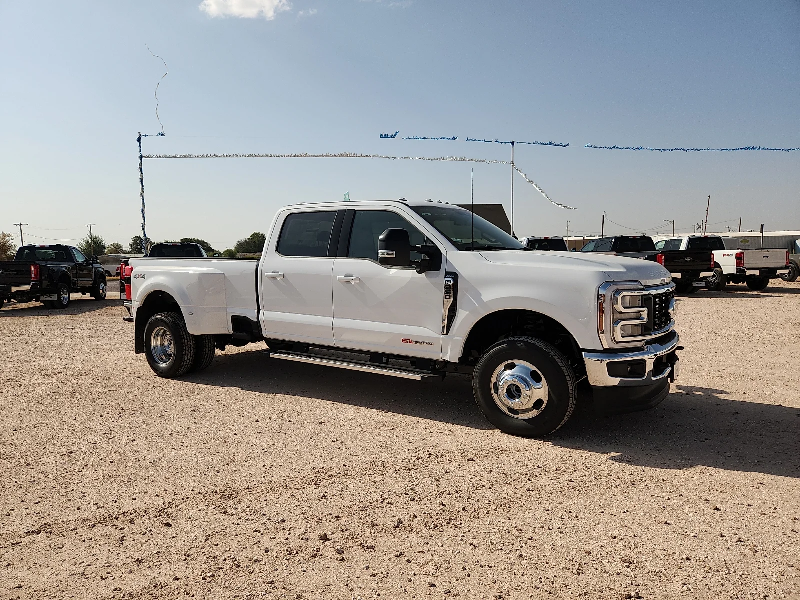 New 2027 Oxford White Ford Lariat image 8