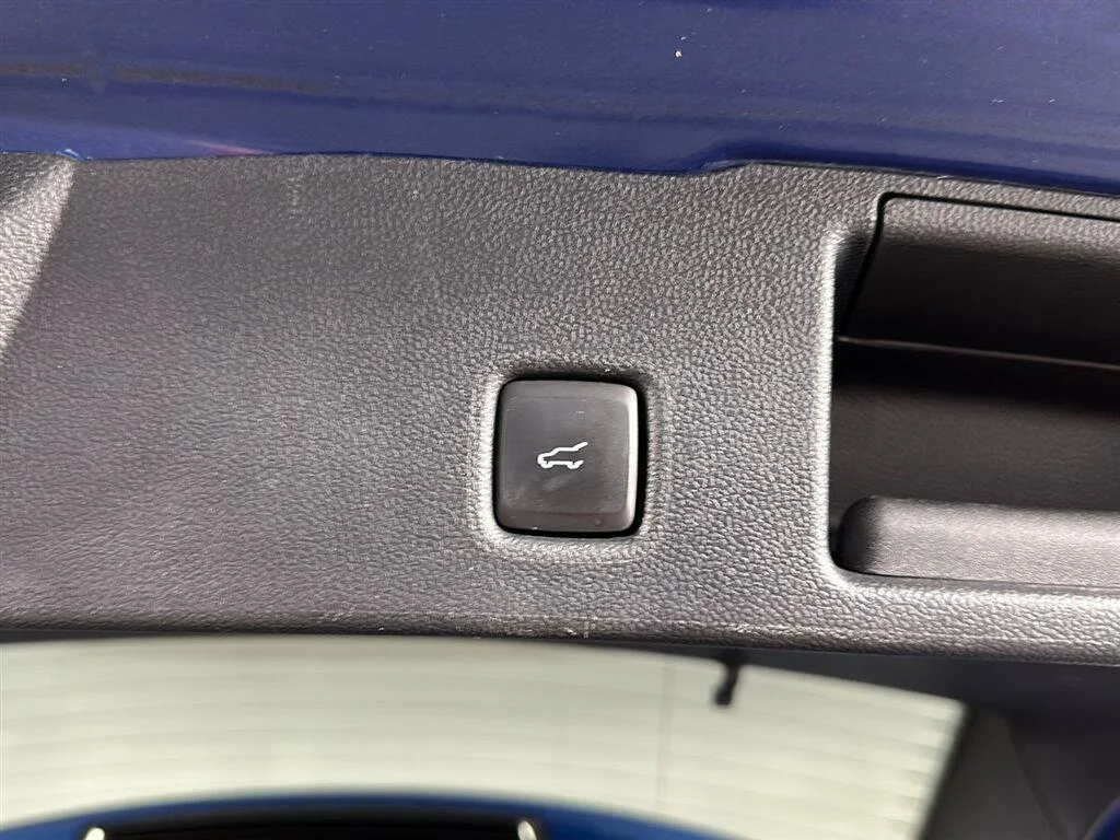 Used 2022 Atlas Blue Ford SE image 24