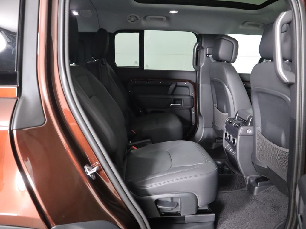 2025 Land Rover Defender S - Photo 24
