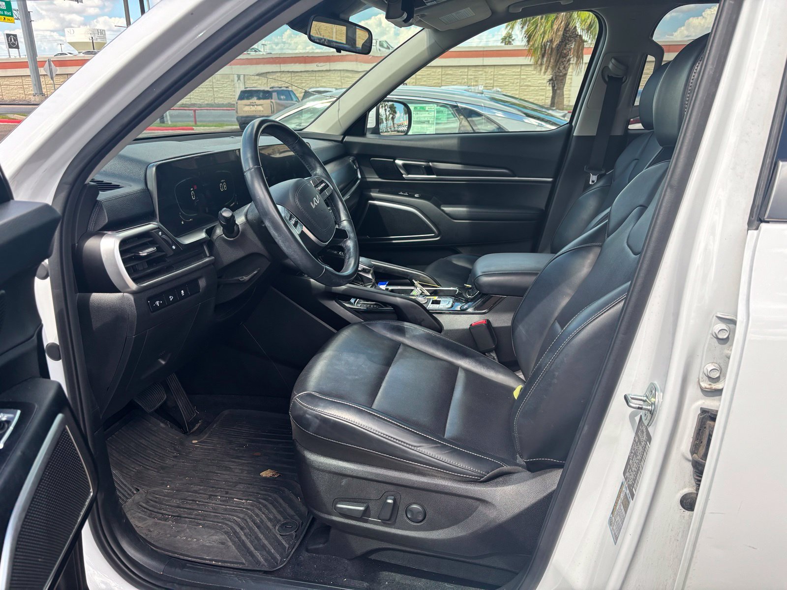 Used 2024 White Kia S image 8