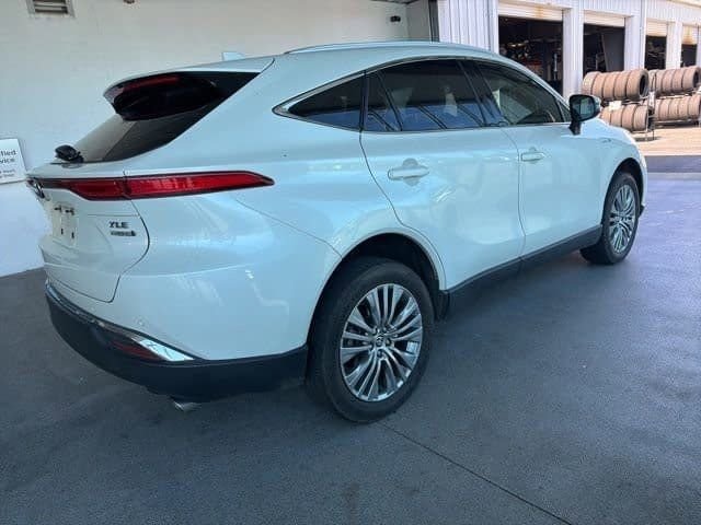 Used 2021 White Toyota XLE image 6