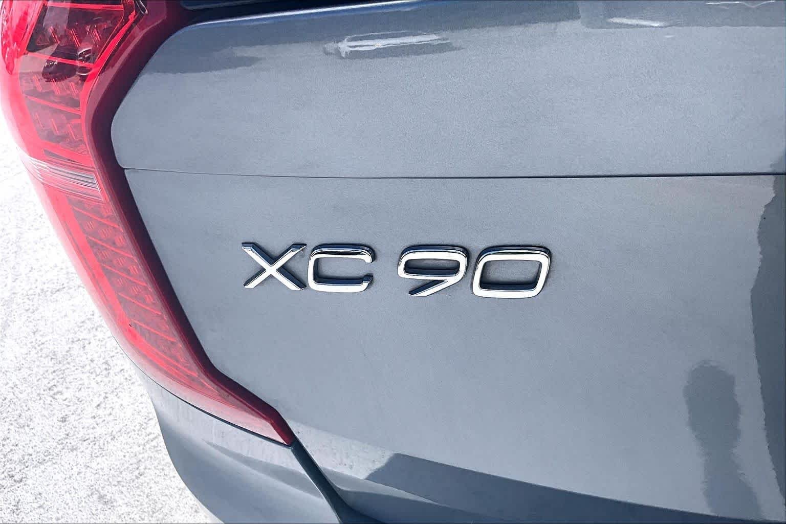 Used 2019 Osmium Grey Metallic Volvo R-Design image 31