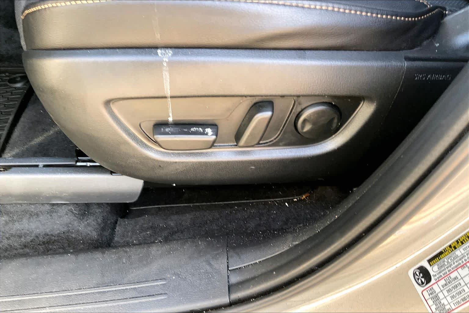 Used 2025 Platinum Quartz Mazda Preferred Package image 31