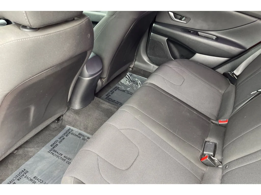 Used 2021 Calypso Red Hyundai SE image 14