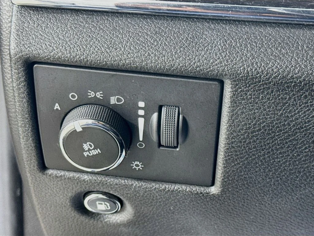 Used 2014 Bright White Clearcoat Jeep Limited image 14