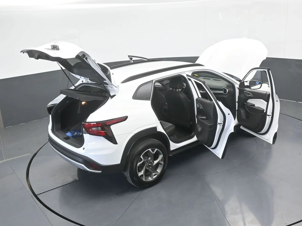 Used 2025 Summit White Chevrolet LT image 69