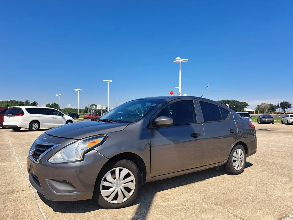 2019 Nissan Versa 1.6 S Plus CVT's photo