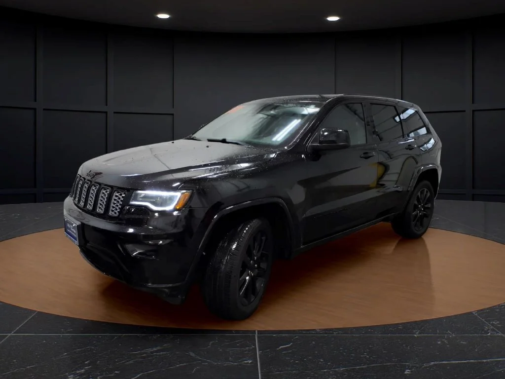 Certified Used 2021 Diamond Black Jeep Laredo X image 3