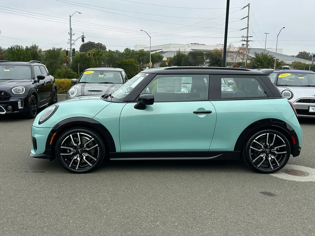 New 2026 Green MINI Iconic image 2