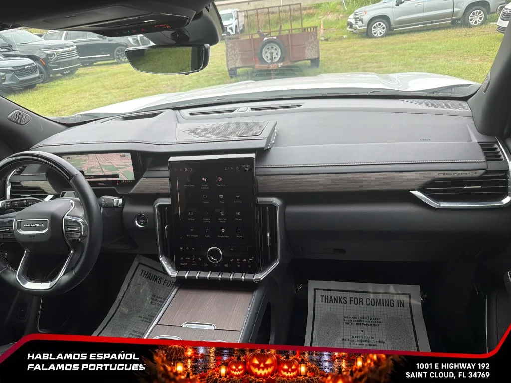 Used 2024 White Frost Tricoat GMC Denali image 32