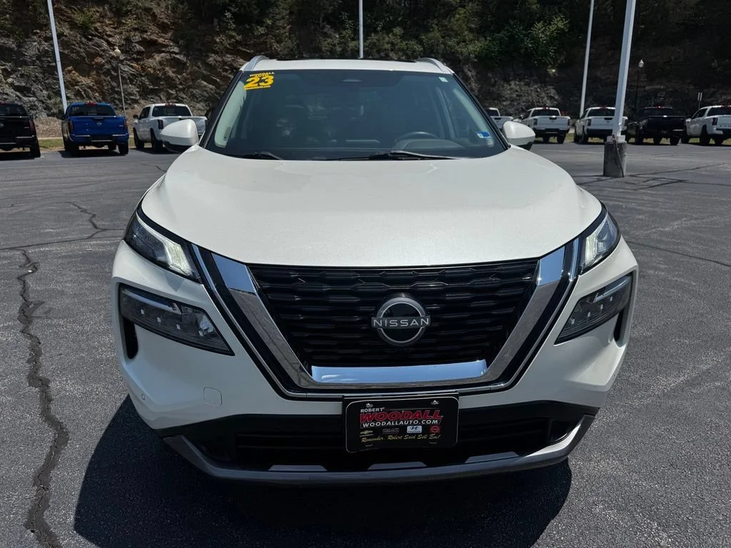 Used 2023 White Nissan SL image 2