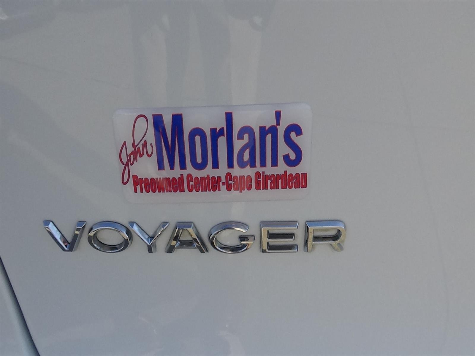 Used 2023 Bright White Clear Coat (pw7) Chrysler LX image 9