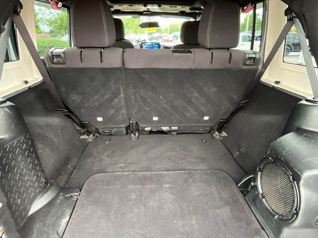 Used 2014 Billet Metallic Clearcoat Jeep Unlimited Sahara image 37