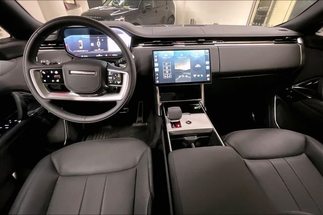 Used 2025 Green Land Rover SE image 17