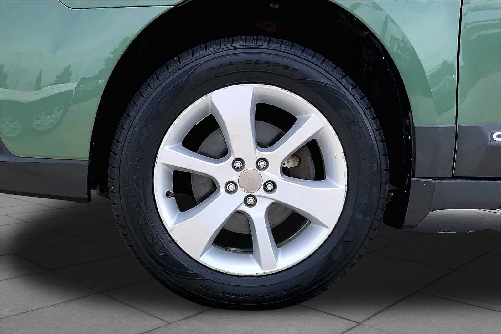 Used 2014 Cypress Green Pearl Subaru 2.5i Premium image 11