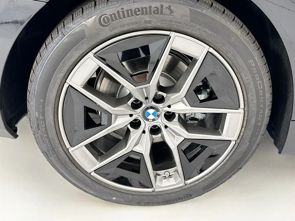 New 2027 Dk. BMW 530i image 32