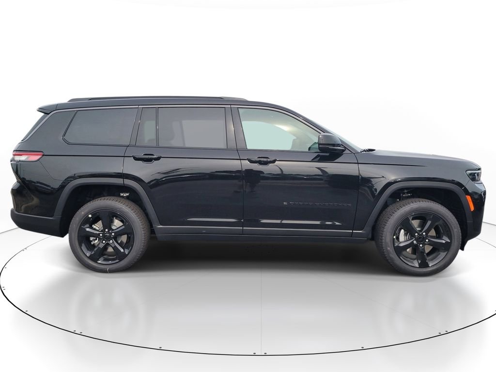 New 2026 Diamond Black Crystal Pearl-Coat Exterior Paint Jeep Limited image 4