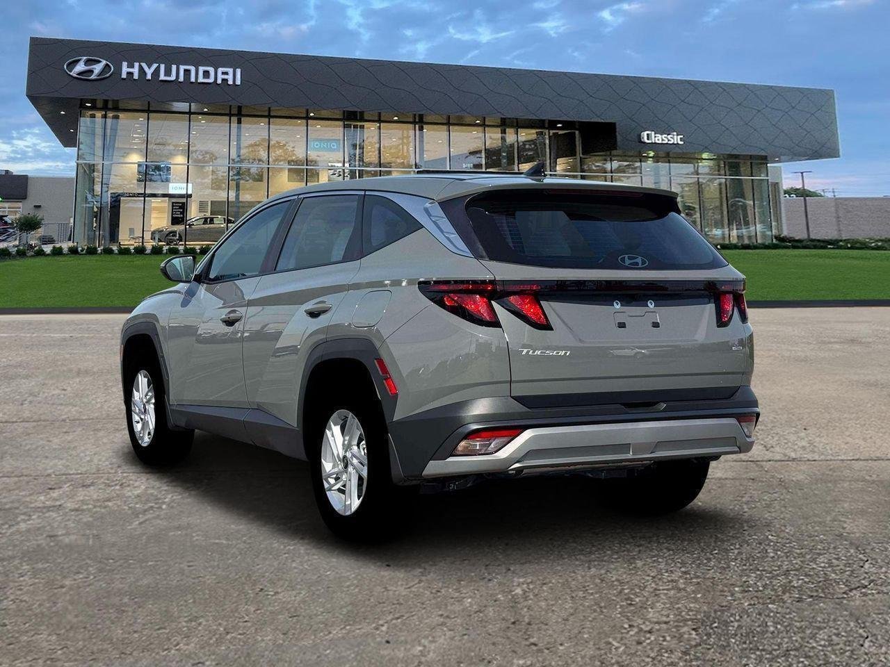 New 2026 Hampton Gray Metallic Hyundai SE image 5