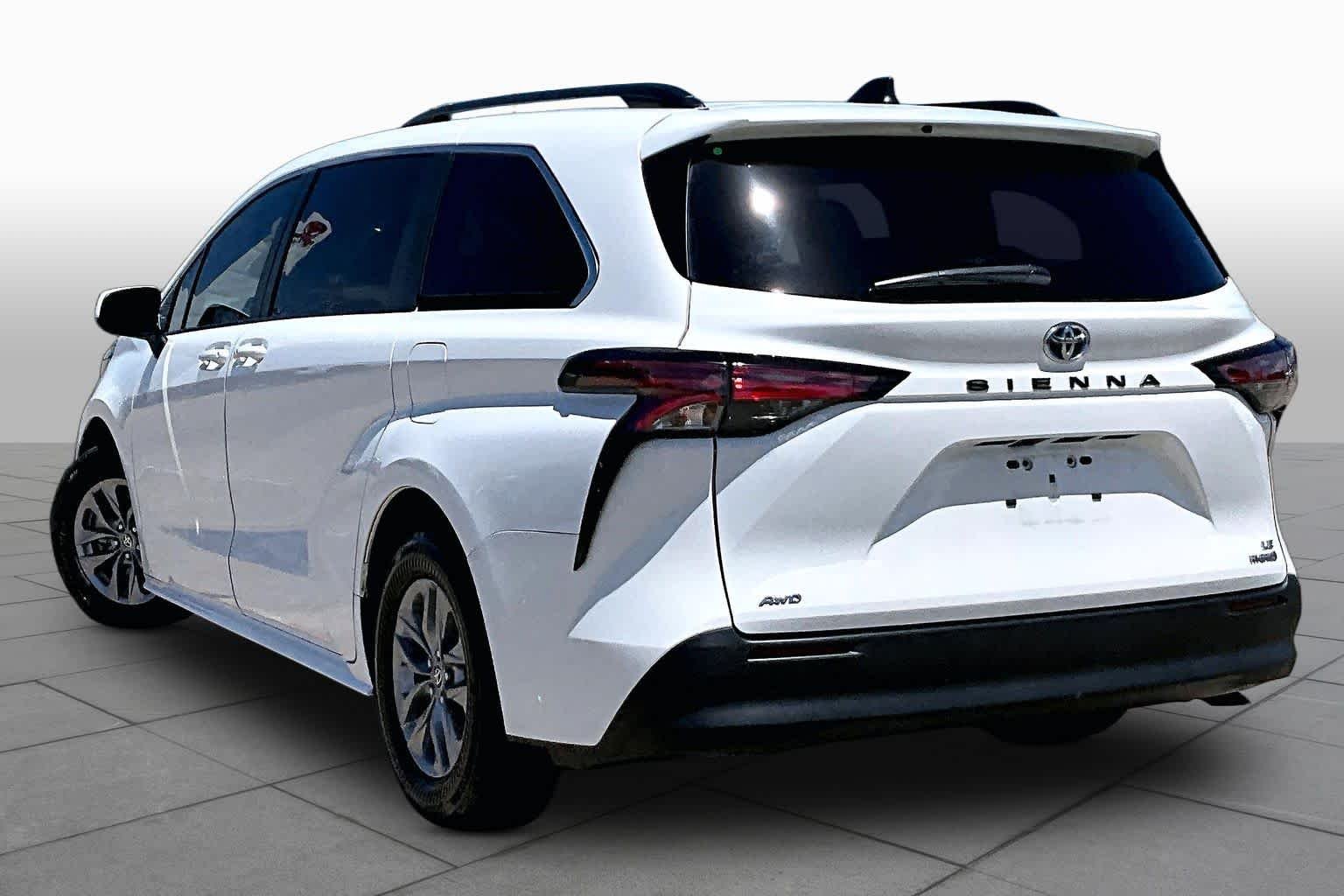 Used 2022 White Toyota LE image 11