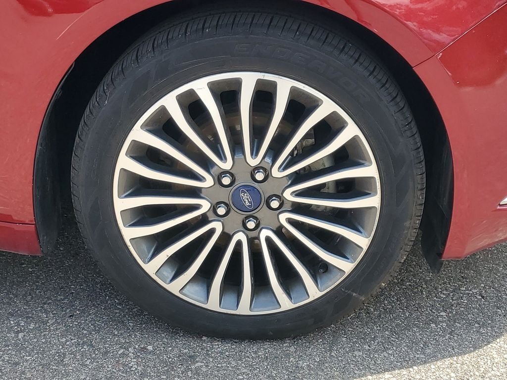 Used 2017 Red Ford SE image 5