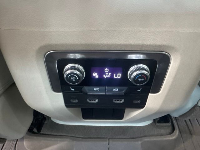 Used 2021 White GMC Denali image 22