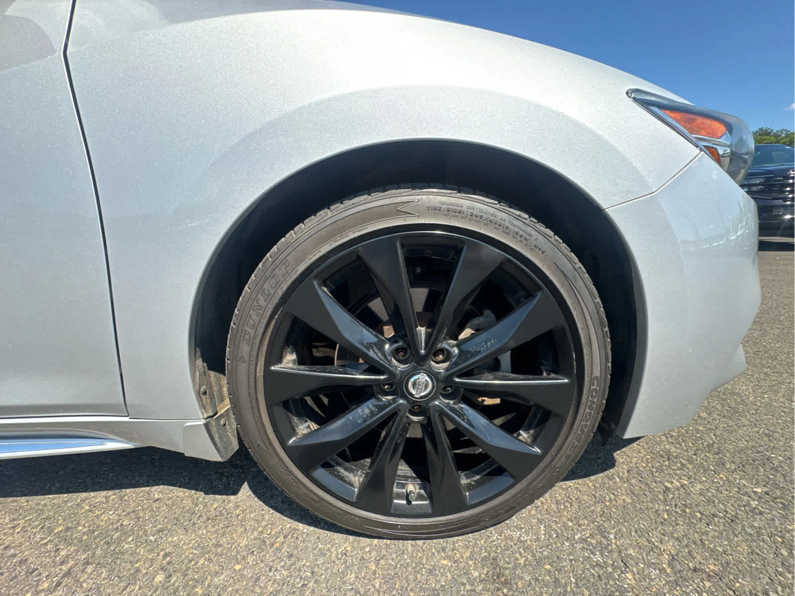 Used 2017 Brilliant Silver Nissan SR image 35