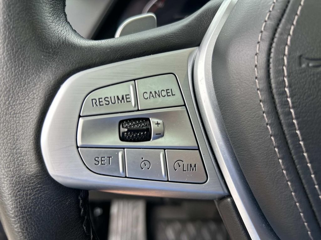 Used 2021 Arctic Gray Metallic BMW xDrive40i image 34