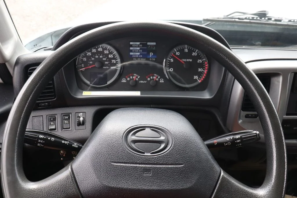 Used 2020  Hino 268 image 18