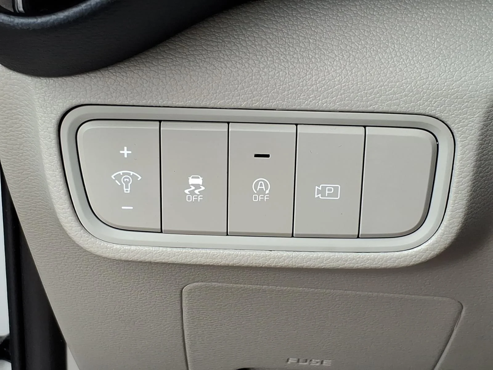 Used 2025 Snow White Pearl Kia EX image 17