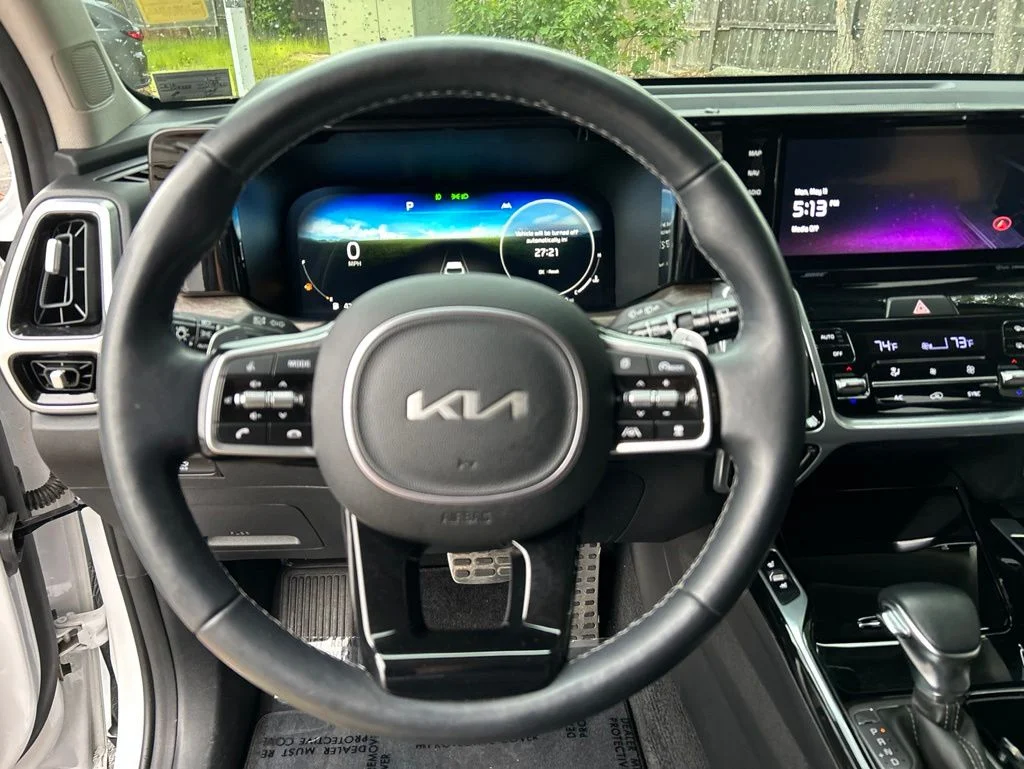 Used 2023 White Kia X-Line SX Prestige image 15