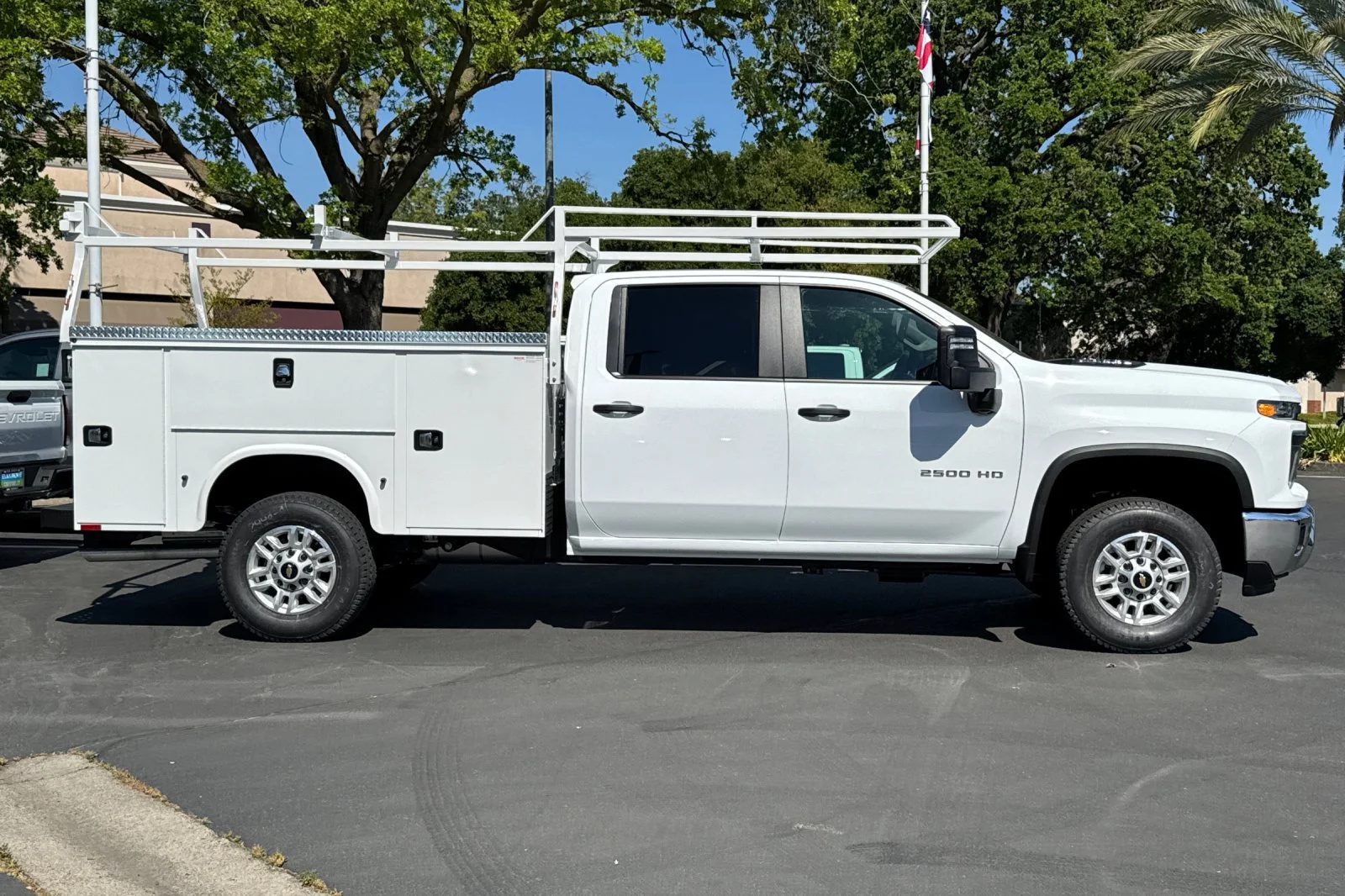 New 2026 Summit White Chevrolet WT image 2