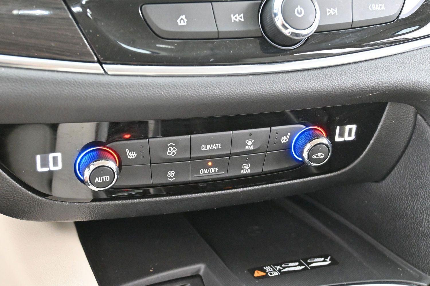 Used 2023 Summit White Buick Essence image 25