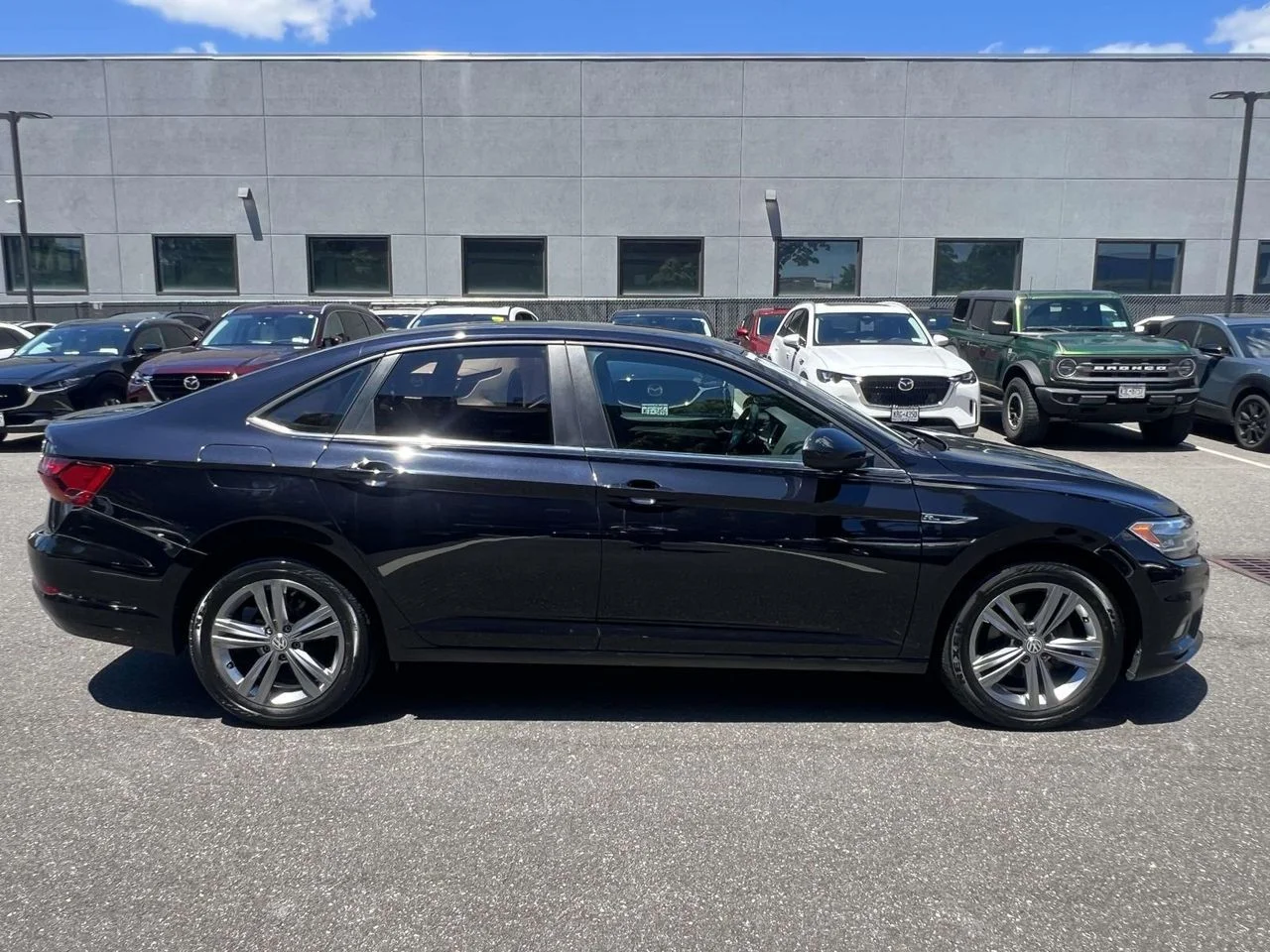 Used 2019 Deep Black Volkswagen 1.4T R-Line image 5