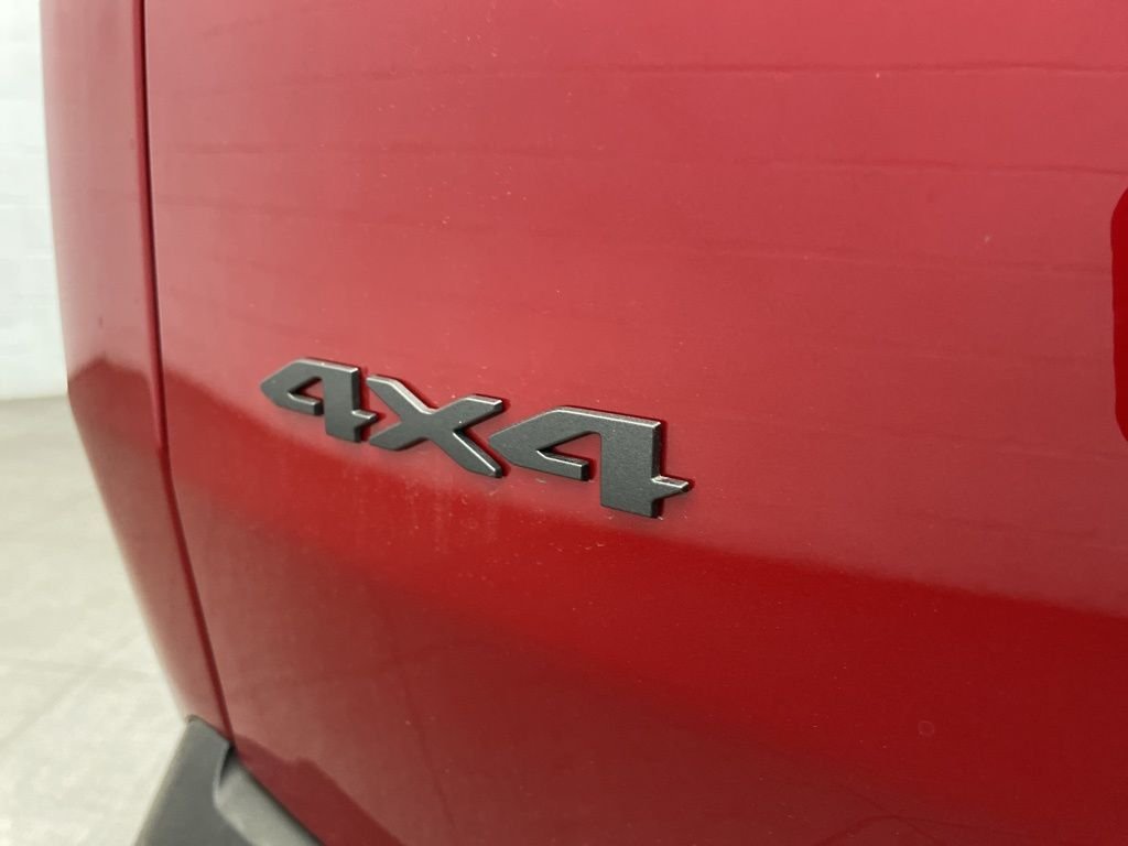 New 2026 Red Hot Pearl-Coat Exterior Paint Jeep Laredo image 6