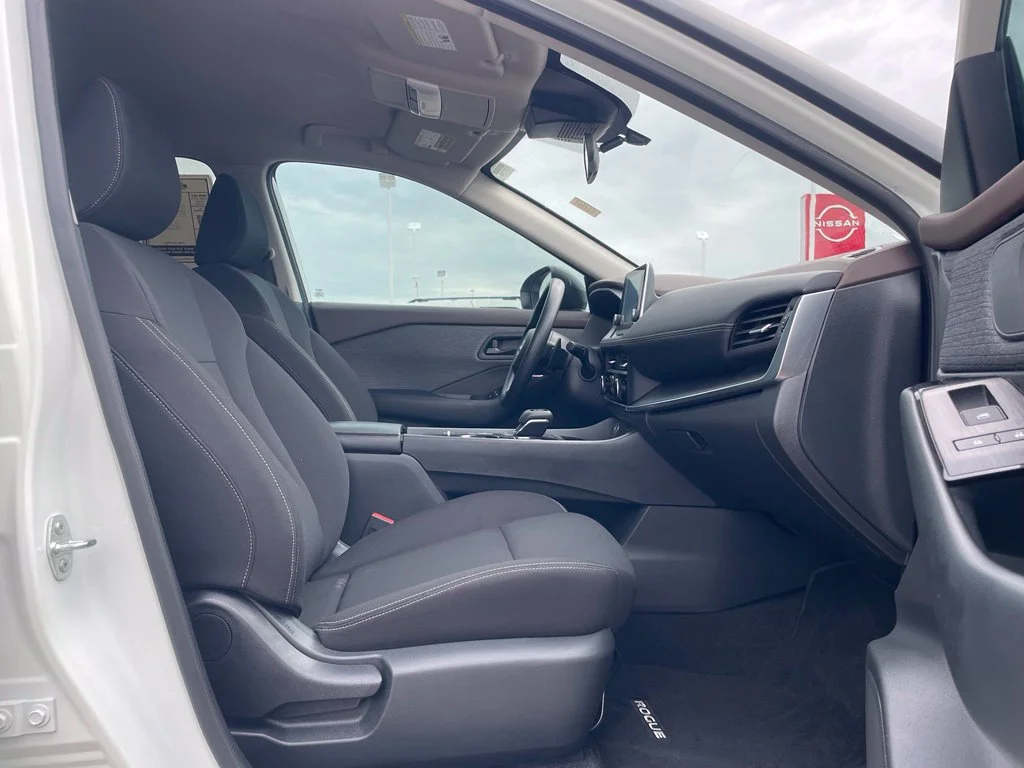Used 2023 White Nissan S image 21