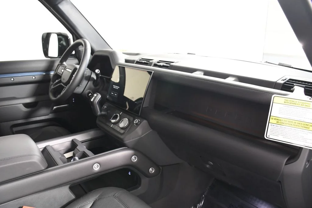 New 2026 Tasman Blue Land Rover S image 19