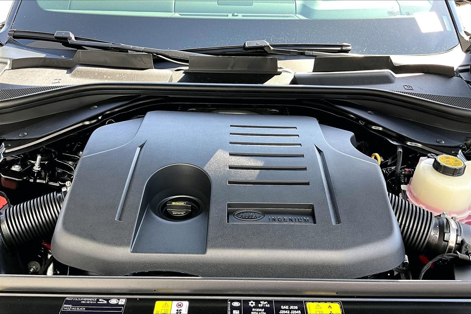 New 2026 Santorini Black Land Rover SE image 11