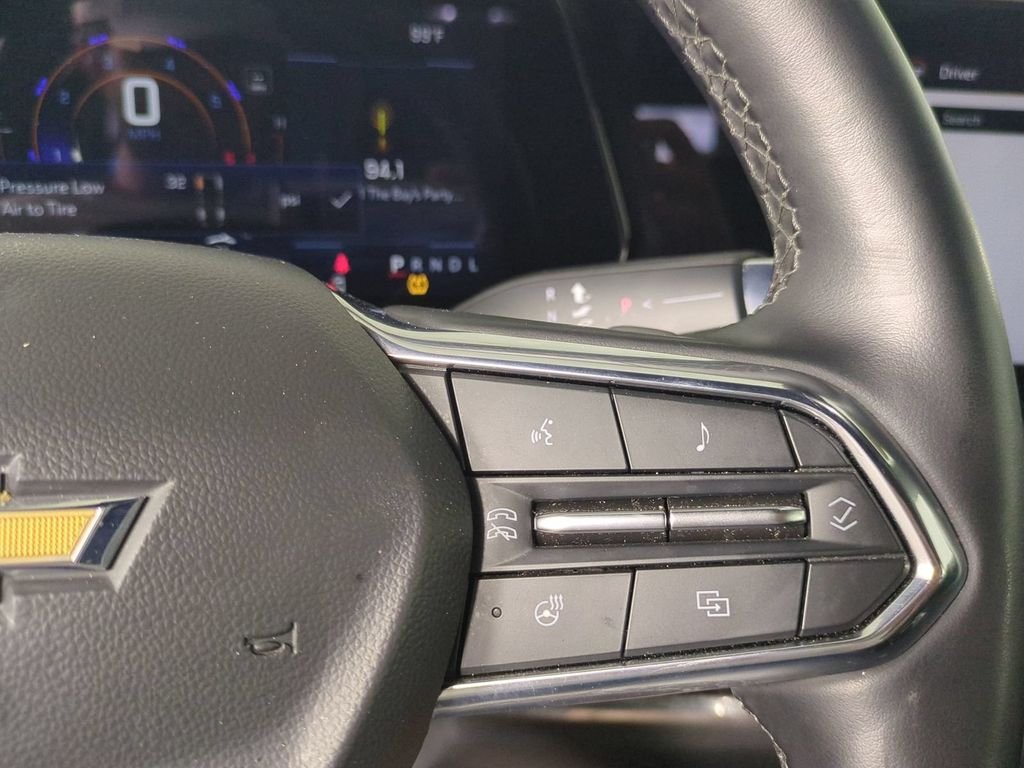 Used 2025 White Chevrolet LT image 33