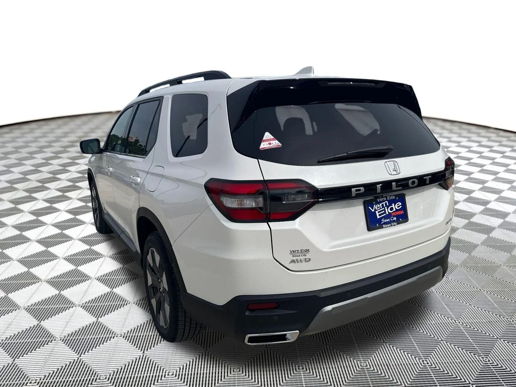 New 2026 Platinum White Pearl Honda AWD Elite image 3