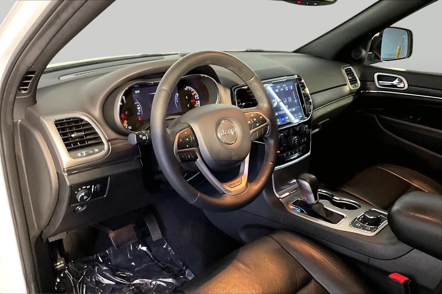 Used 2019 Bright White Clear Coat Jeep Limited image 18