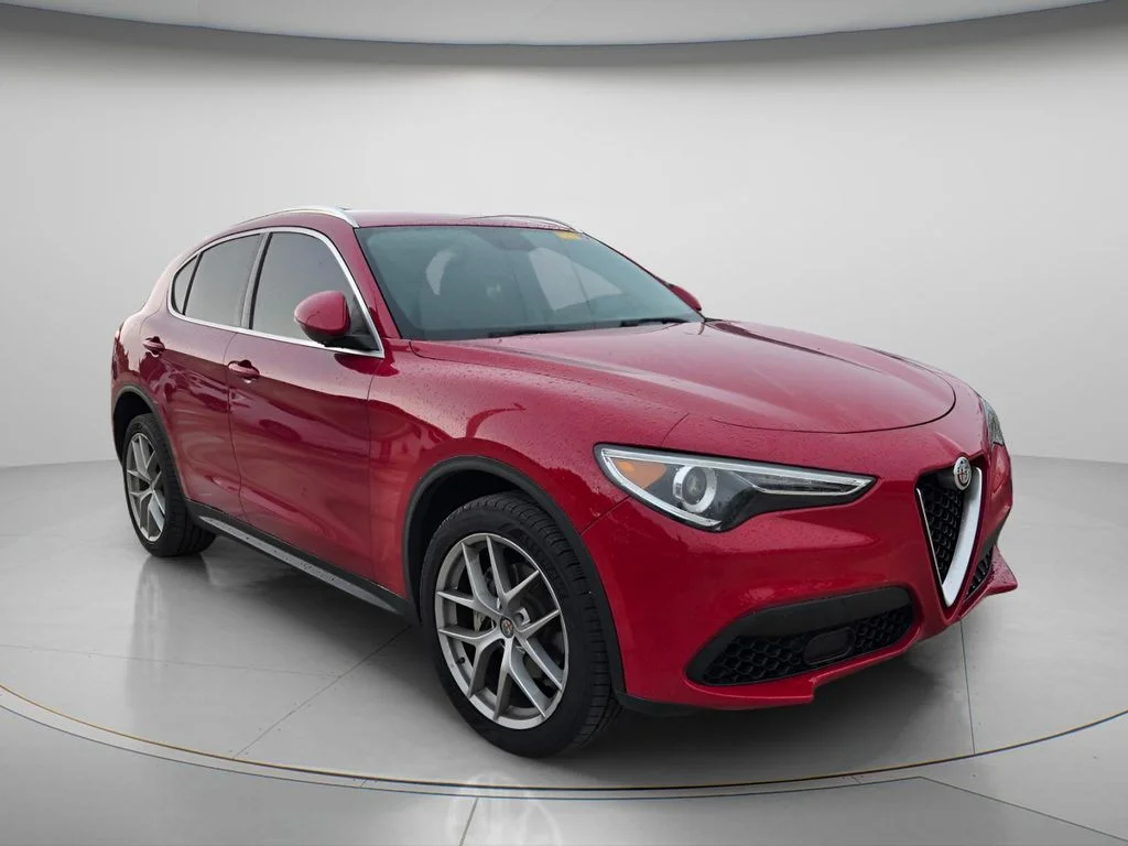 Used 2019 Red Alfa Romeo Base image 4