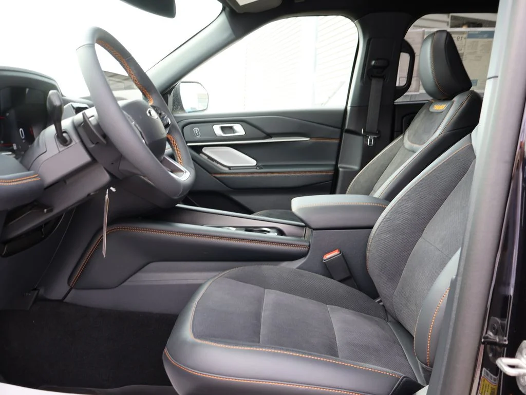 New 2026 Agate Black Metallic Ford Tremor® image 24