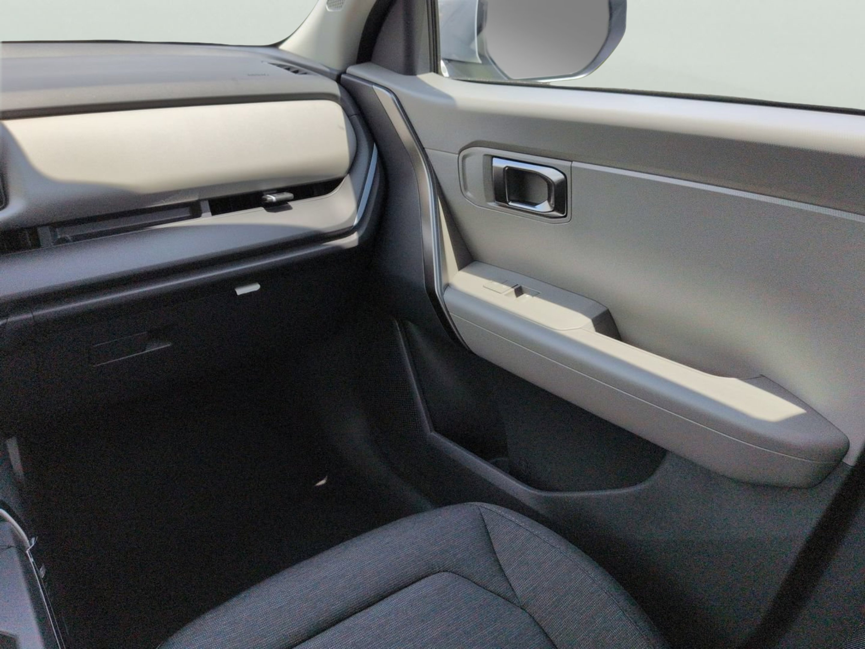New 2027 Ivory Silver Kia LX image 14
