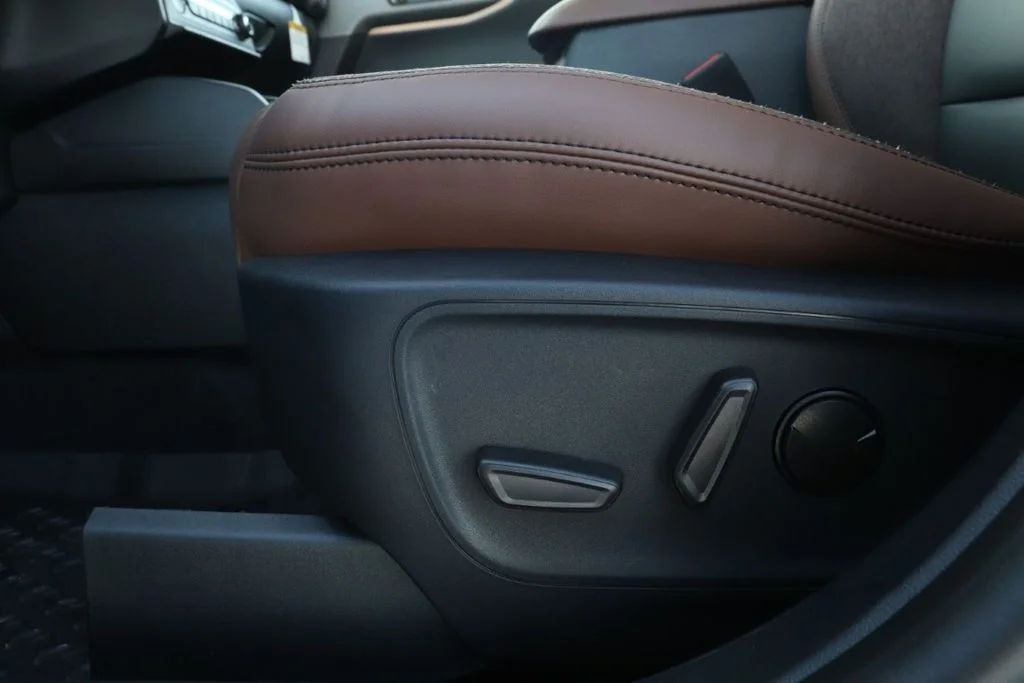 New 2025 Shadow Black Ford Outer Banks® image 34