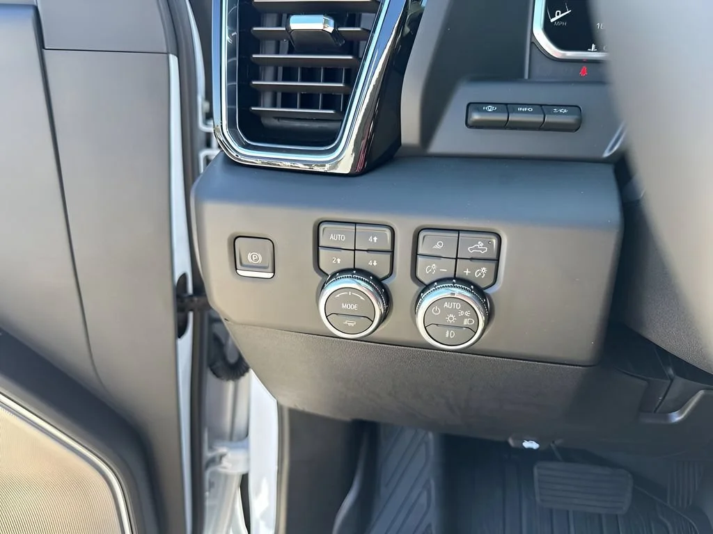 New 2026 Summit White GMC Denali Ultimate DRW image 34