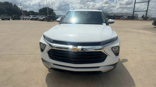 Certified Used 2025 Summit White Chevrolet LT image 3
